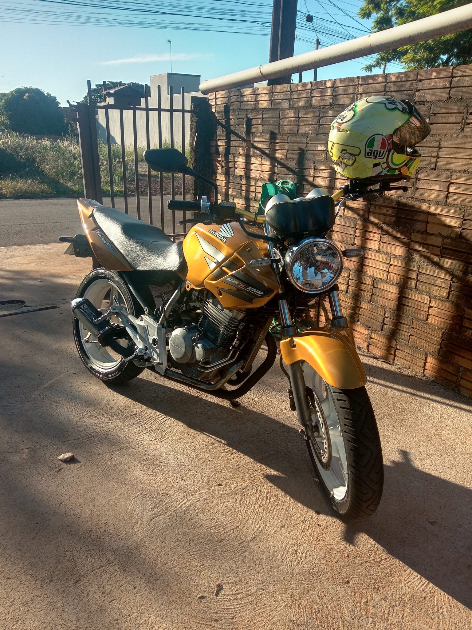 CBX TWISTER OU R$ 12.000 NO PIX