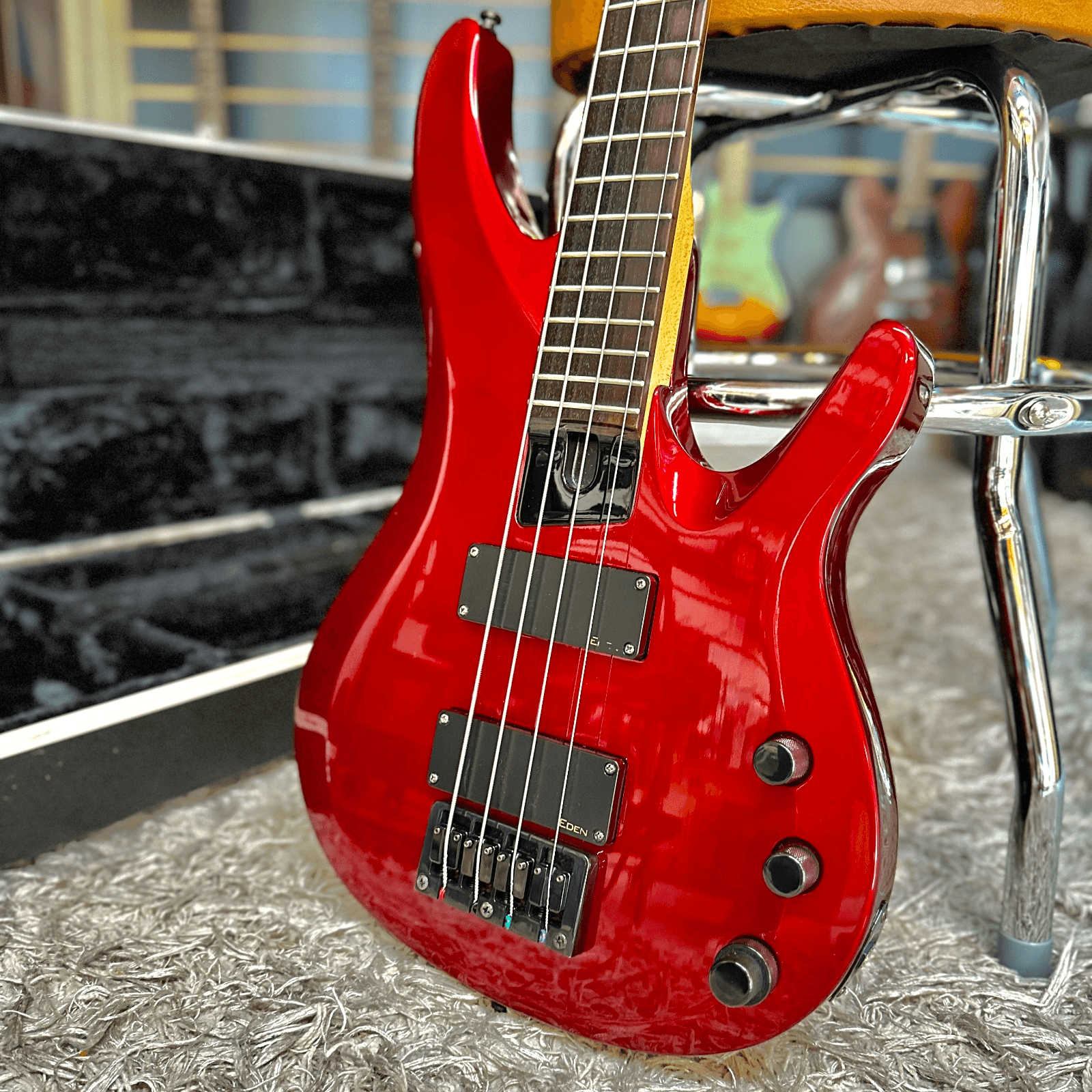 Rifa Baixo 4c Washburn Ativo BB 14 com case Gator