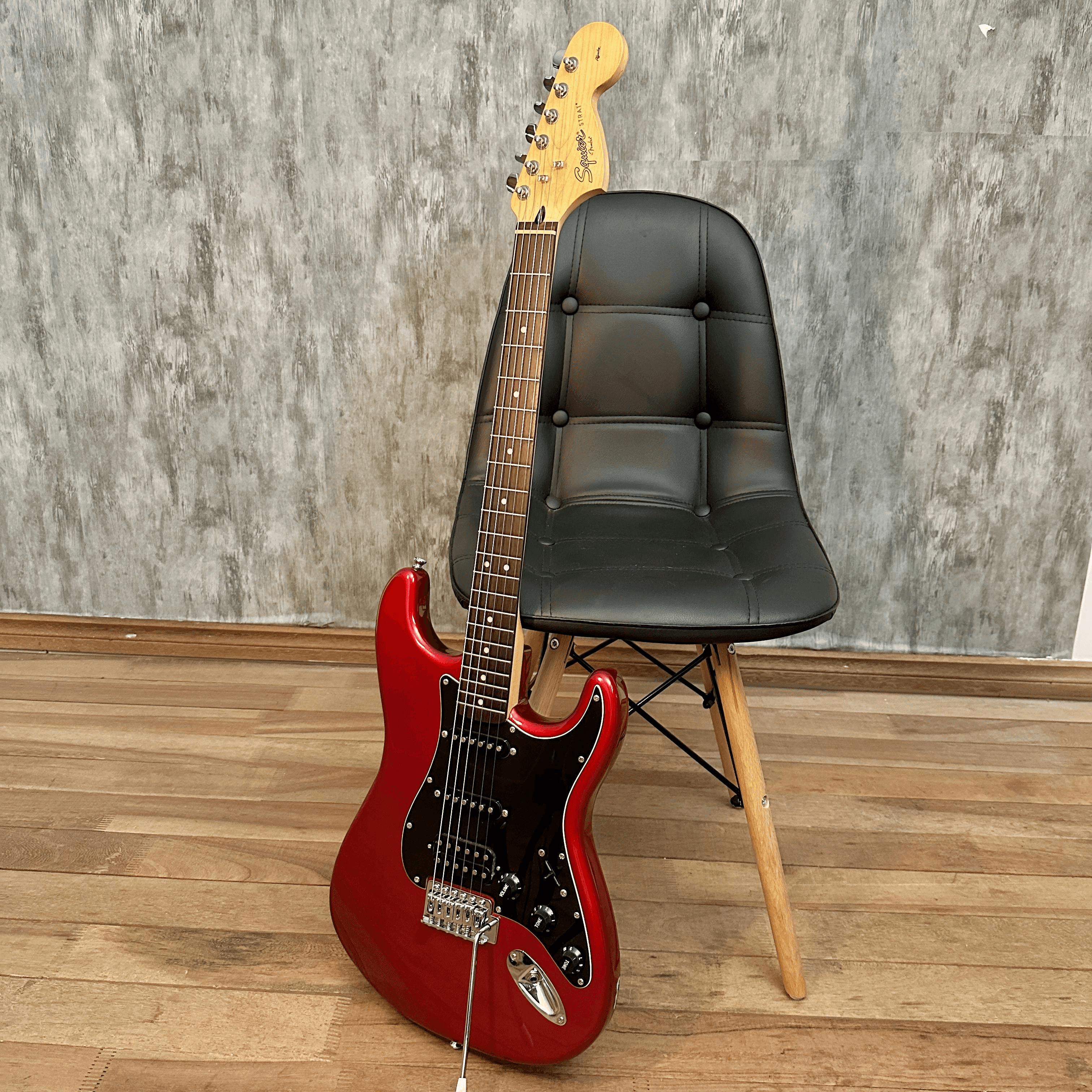 GUITARRA STRATO FENDER SQUIER AFFINITY COM BAG VERMELHA HSS