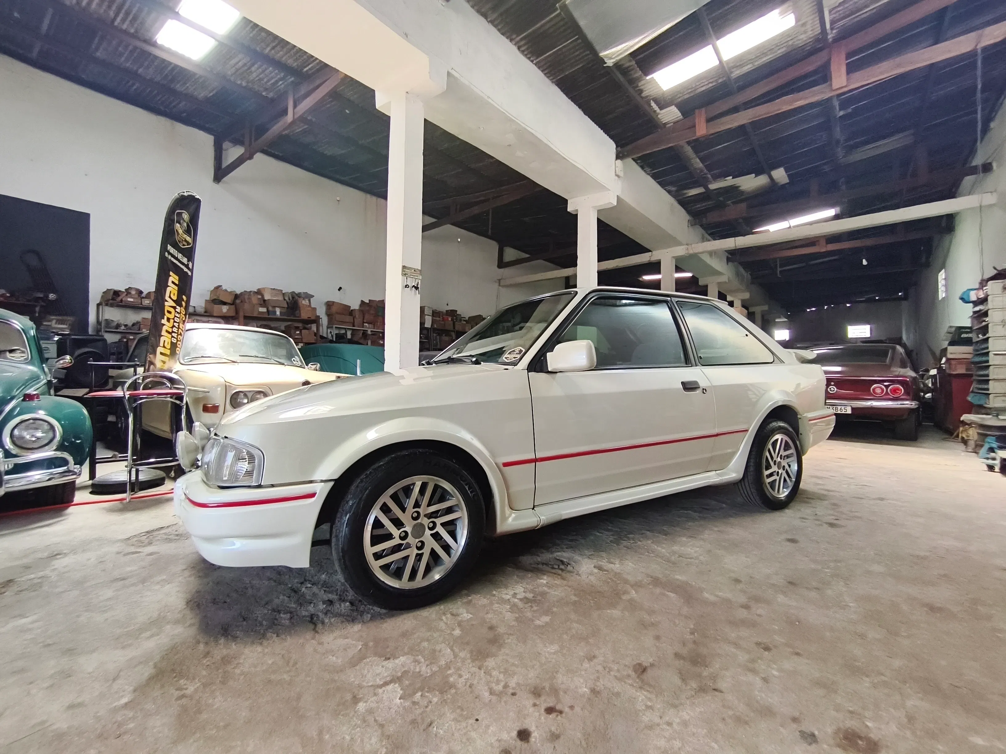 Ação Rápida Escort XR3 Bege Pérola