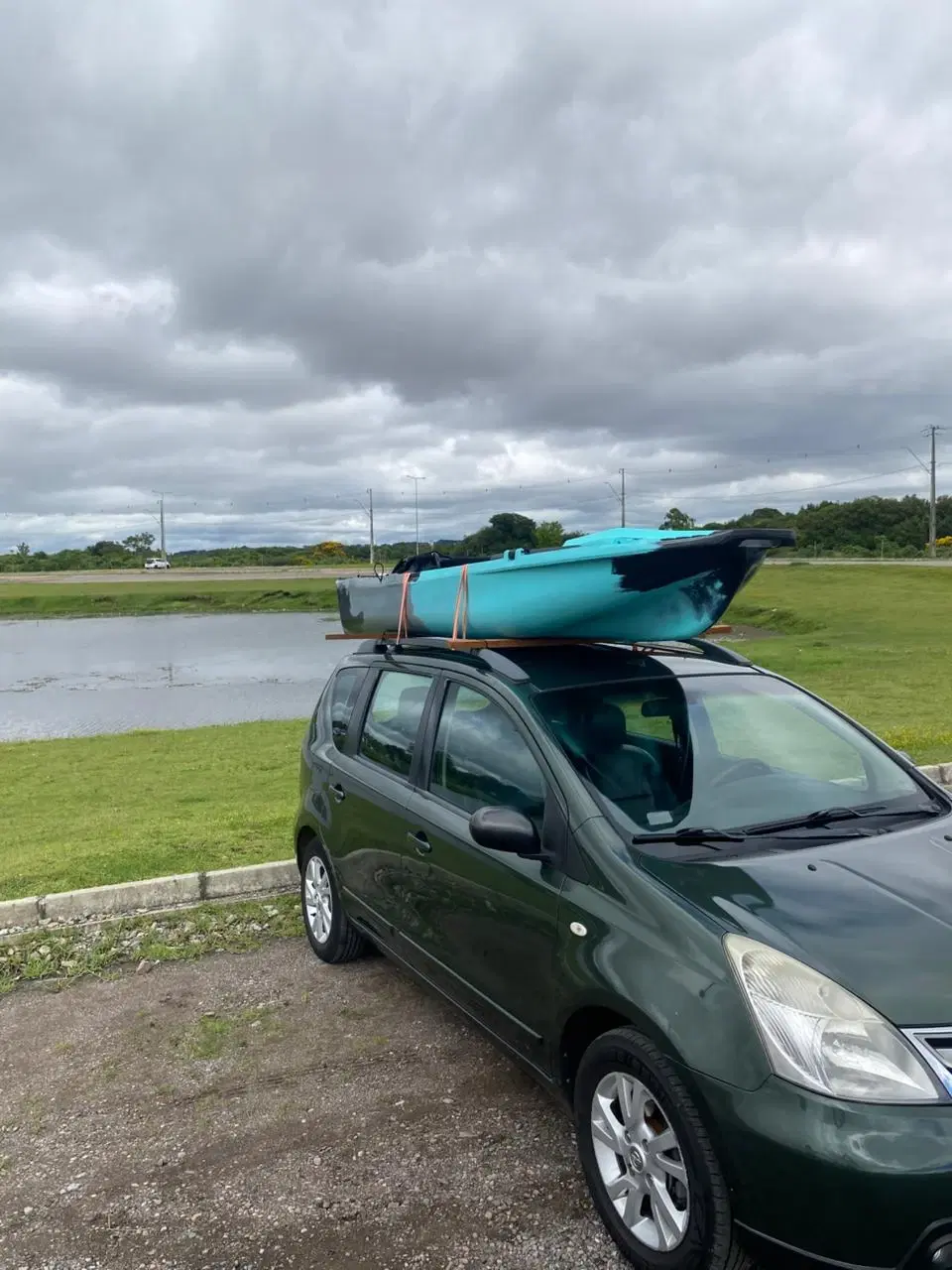 Nissan LIVINA 2013 + caiaque leader 1090 + pedal