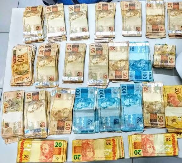 Rifa de dinheiro 1 prêmio 30 mil reais 2 prêmio 10 mil reais terceiro prêmio 5 mil reais 